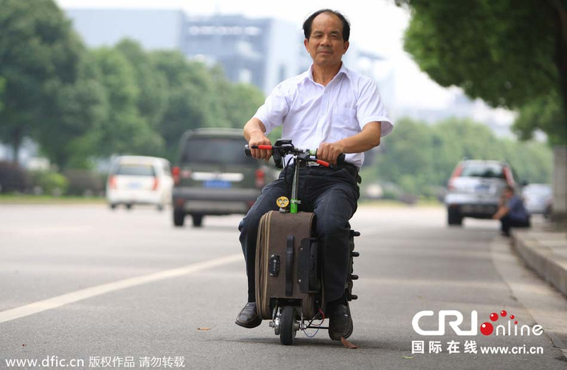 Illustration for article titled This Chinese farmer is recycling suitcases into electric scooters